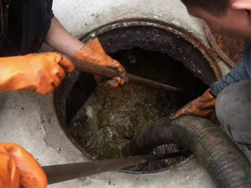 阳江清理化粪池时如何避免沼气的危害？